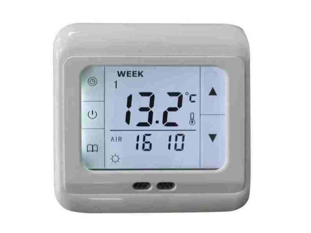 Dotykový digitálny termostat pre reguláciu vykurovacích rohoží